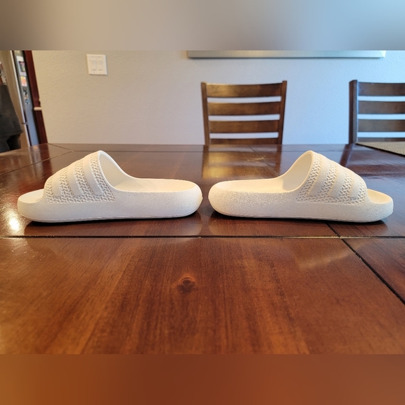 Adidas Originals Ayoon White Slides - Picture 2 of 6